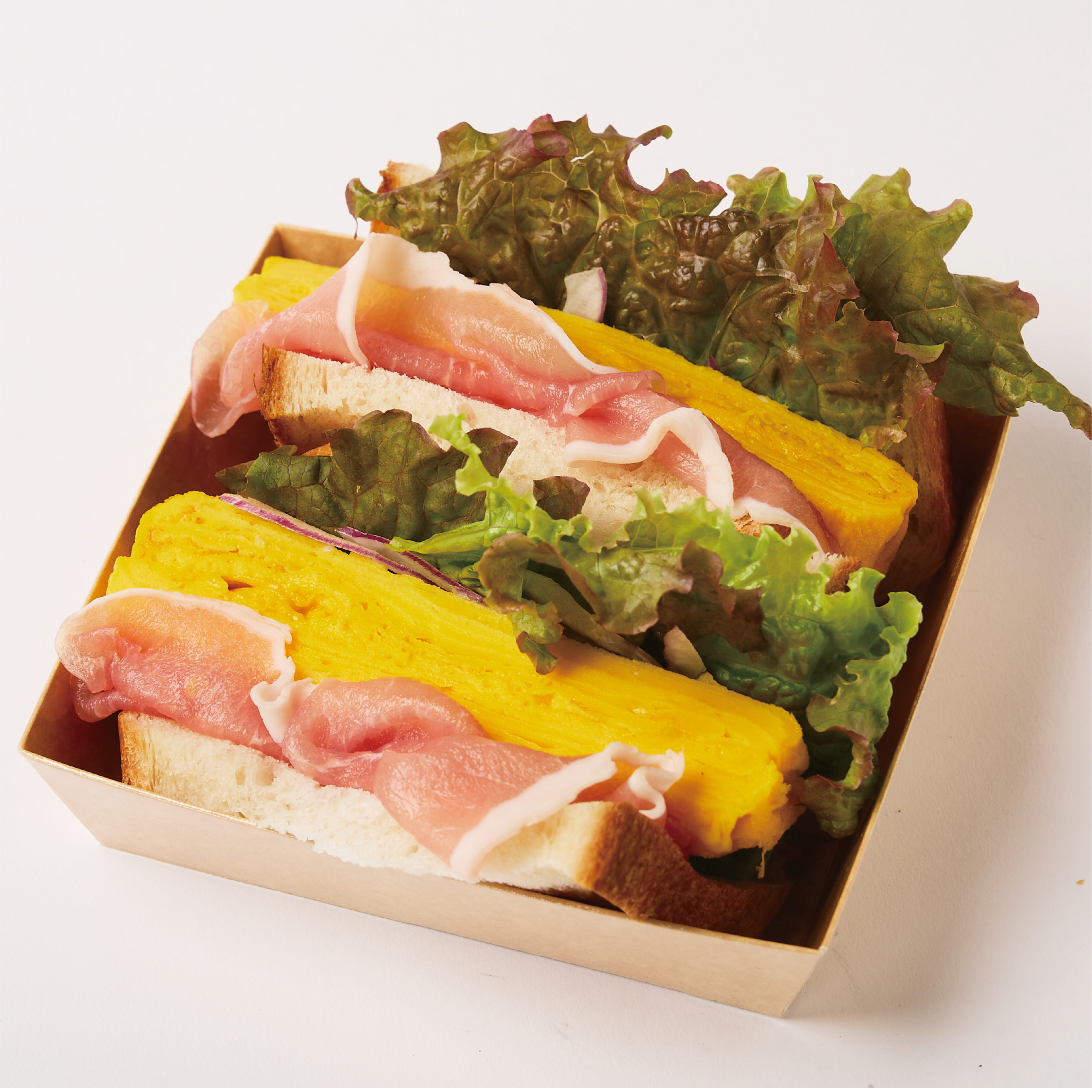 厚焼きたまごと生ハムのサンド